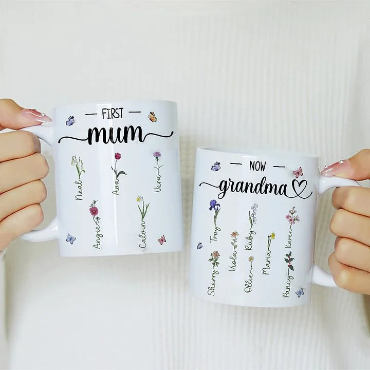Tasse mit Farbwechsel und Blumendruck „First Mum Now Grandma“