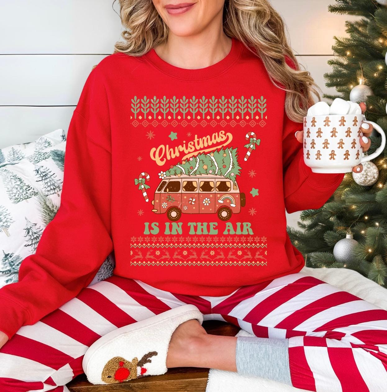 Suéter de regalo con el lema "La Navidad está en el aire" Sudadera retro de furgoneta navideña