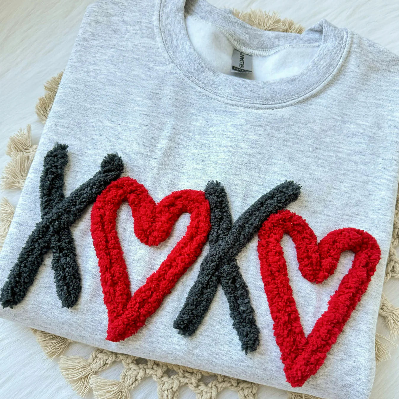 Sudadera de Chenille XOXO Yarn para el Día de San Valentín
